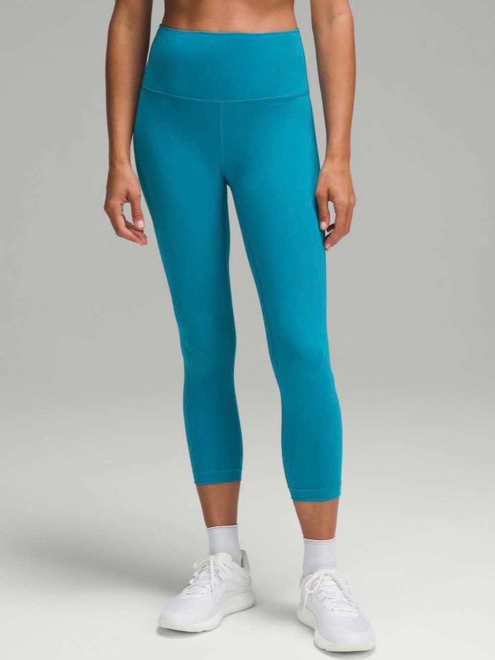Lululemon Wunder Train High-Rise Crop 23"
Hawaiian Blue